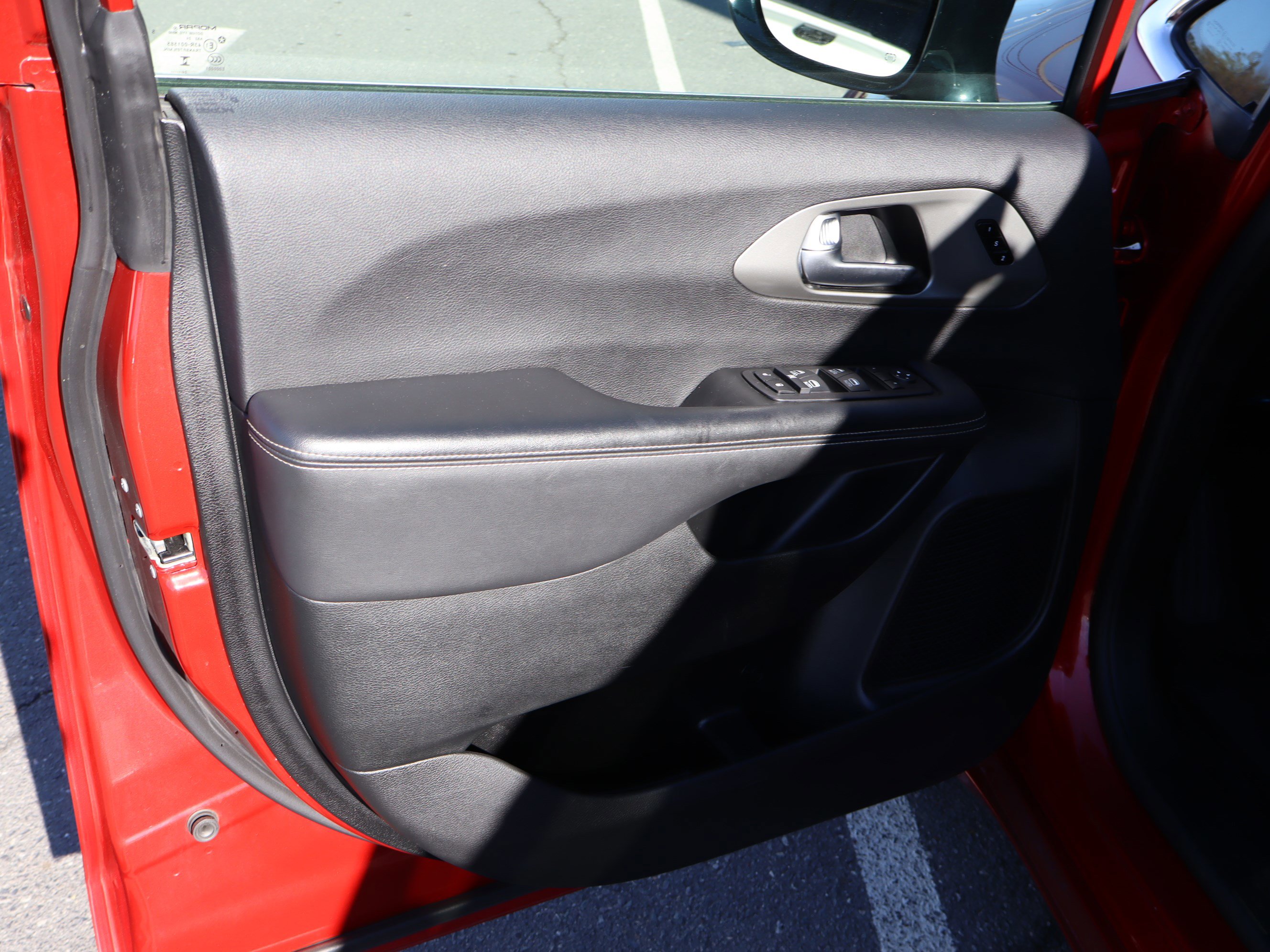 Used 2025 Chrysler Pacifica Select image 15