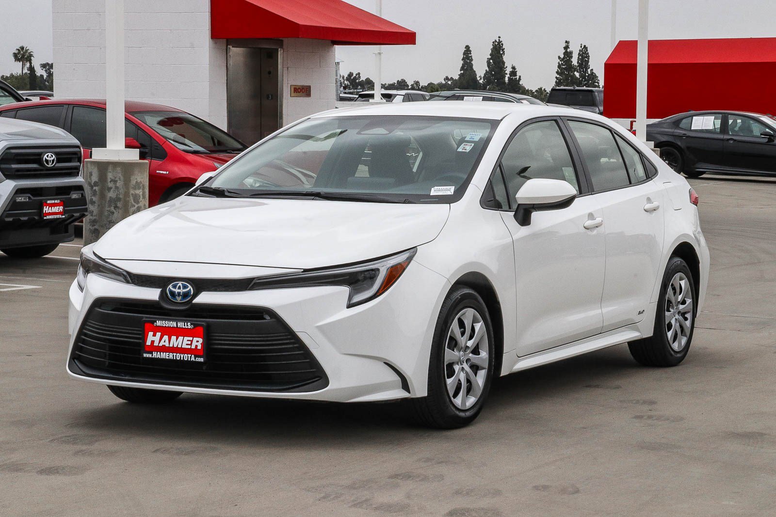 Certified 2024 Toyota Corolla LE AWD/4WD image 3