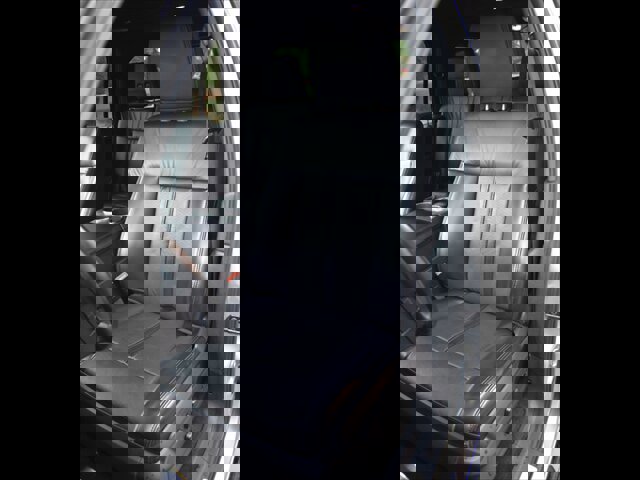 Used 2017 Lincoln Navigator Select image 16