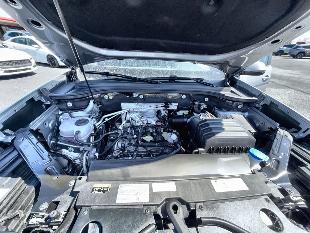 Used 2024 Volkswagen Atlas Cross Sport SE image 32