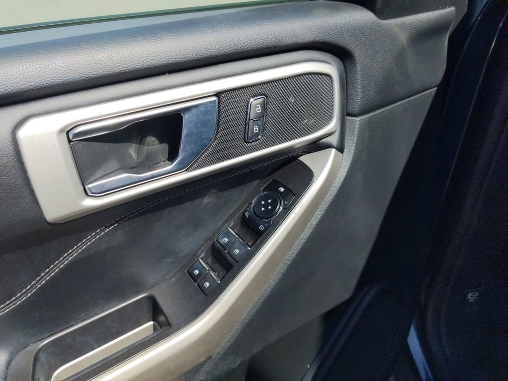 Certified 2022 Ford Explorer XLT w/ Equipment Group 202A image 16