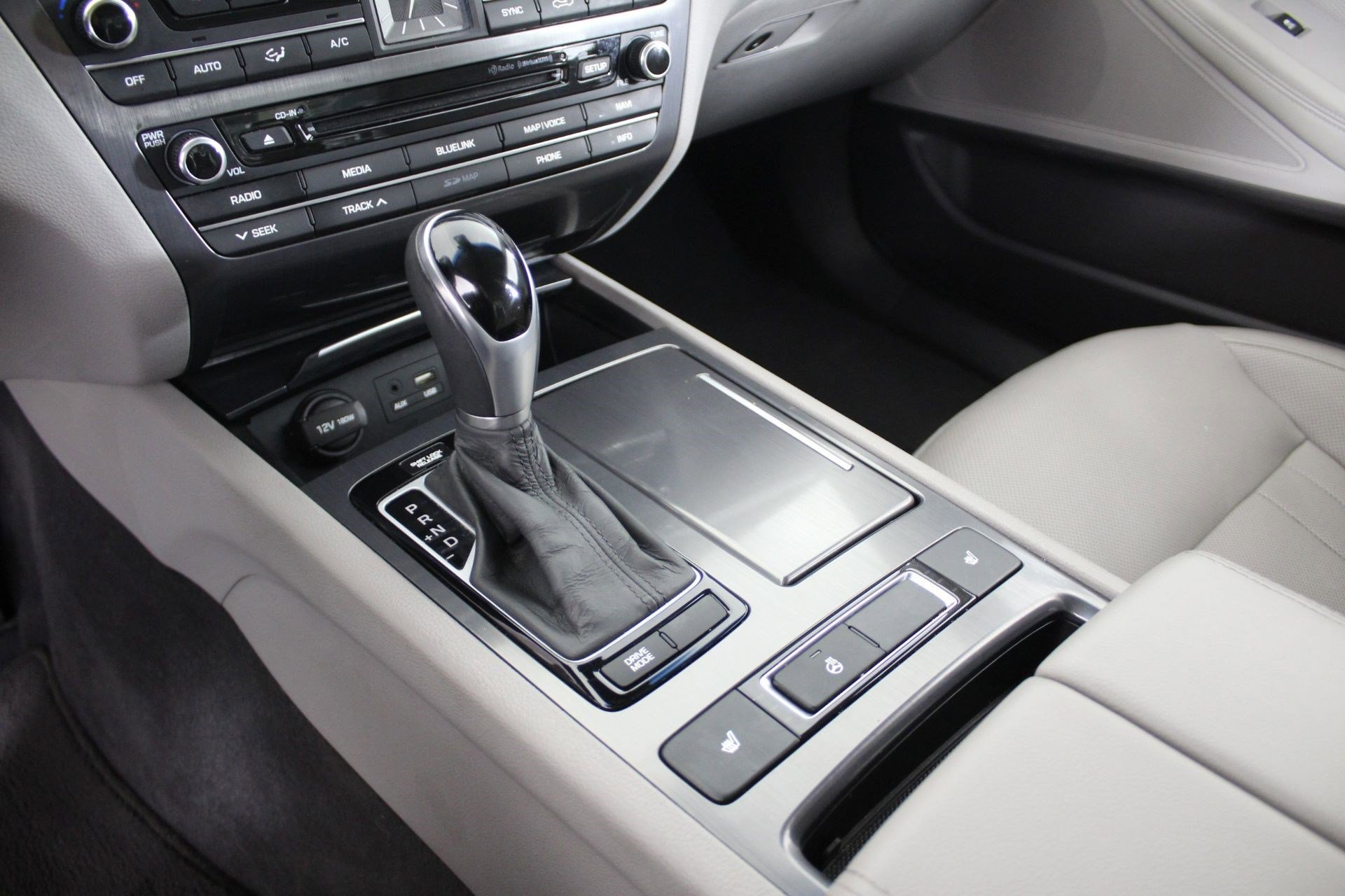 Used 2015 Hyundai Genesis 3.8 image 16