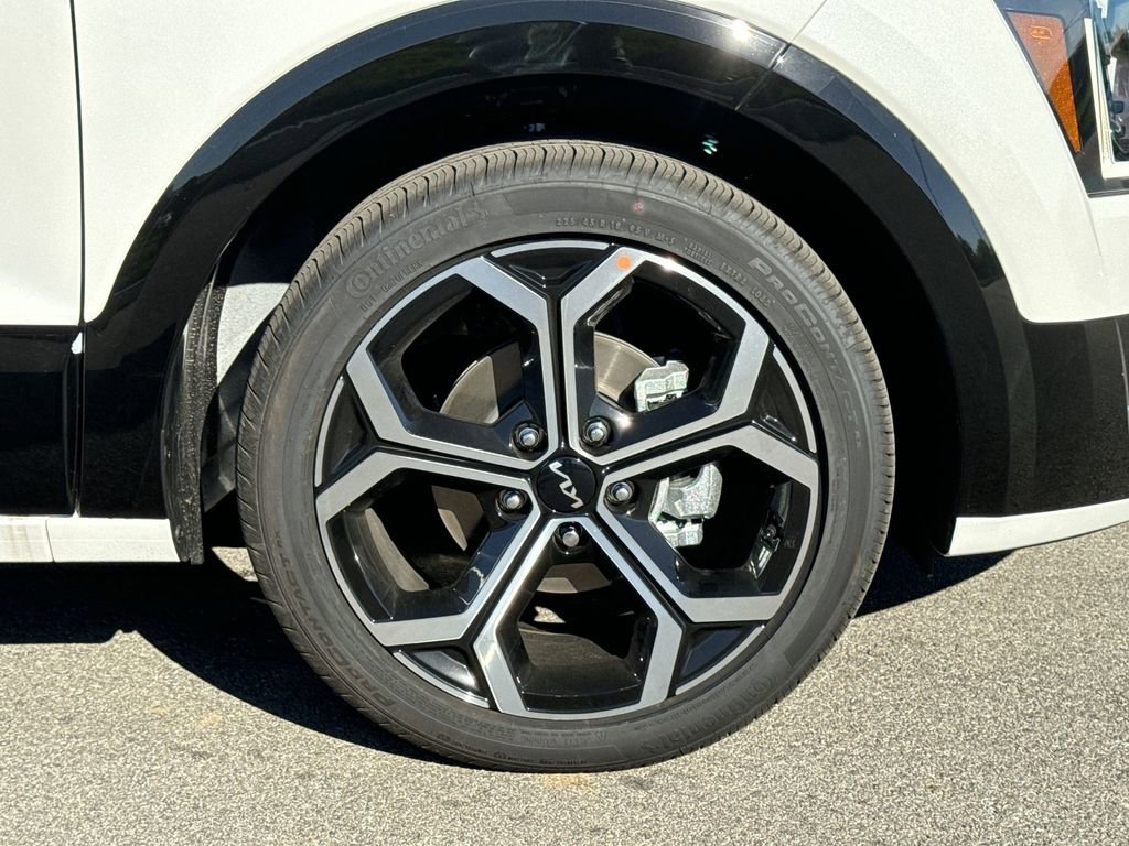 Used 2025 Kia Niro SX Touring image 13