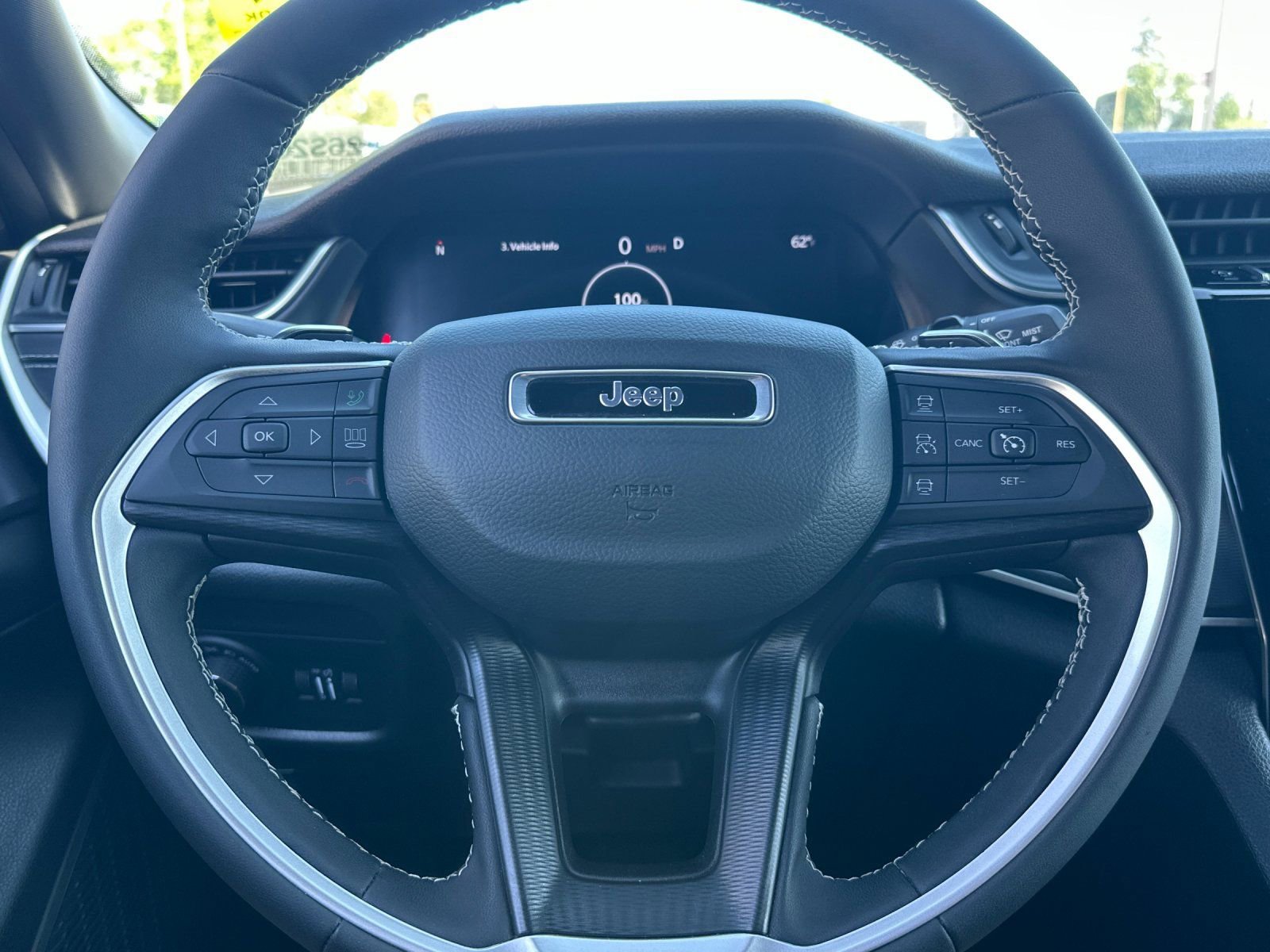 Certified 2025 Jeep Grand Cherokee Altitude image 23