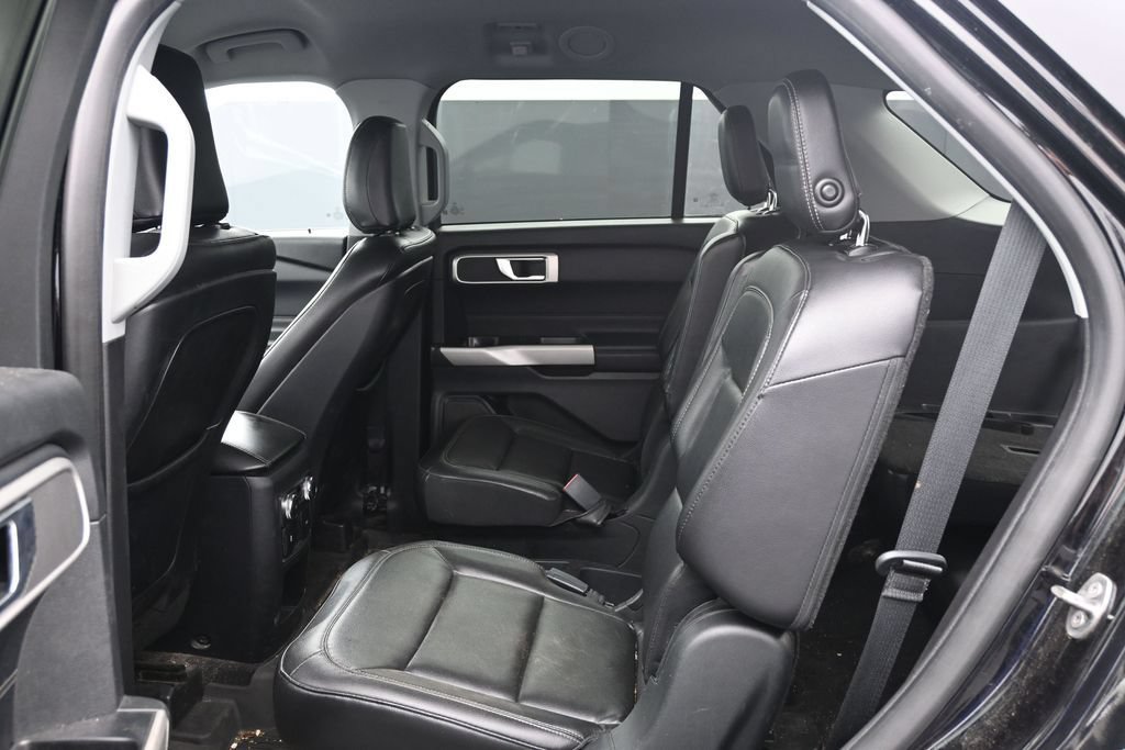 Used 2020 Ford Explorer XLT w/ Equipment Group 202A AWD/4WD image 15