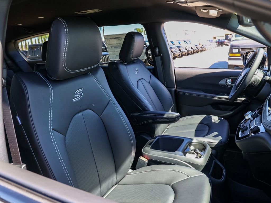 New 2026 Chrysler Pacifica Select w/ S Appearance Package FWD image 20