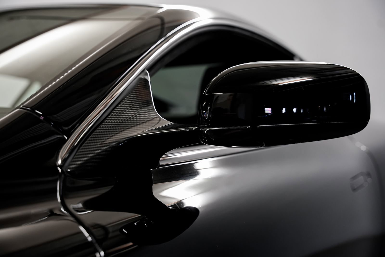 Used 2009 Aston Martin DBS Coupe RWD image 30
