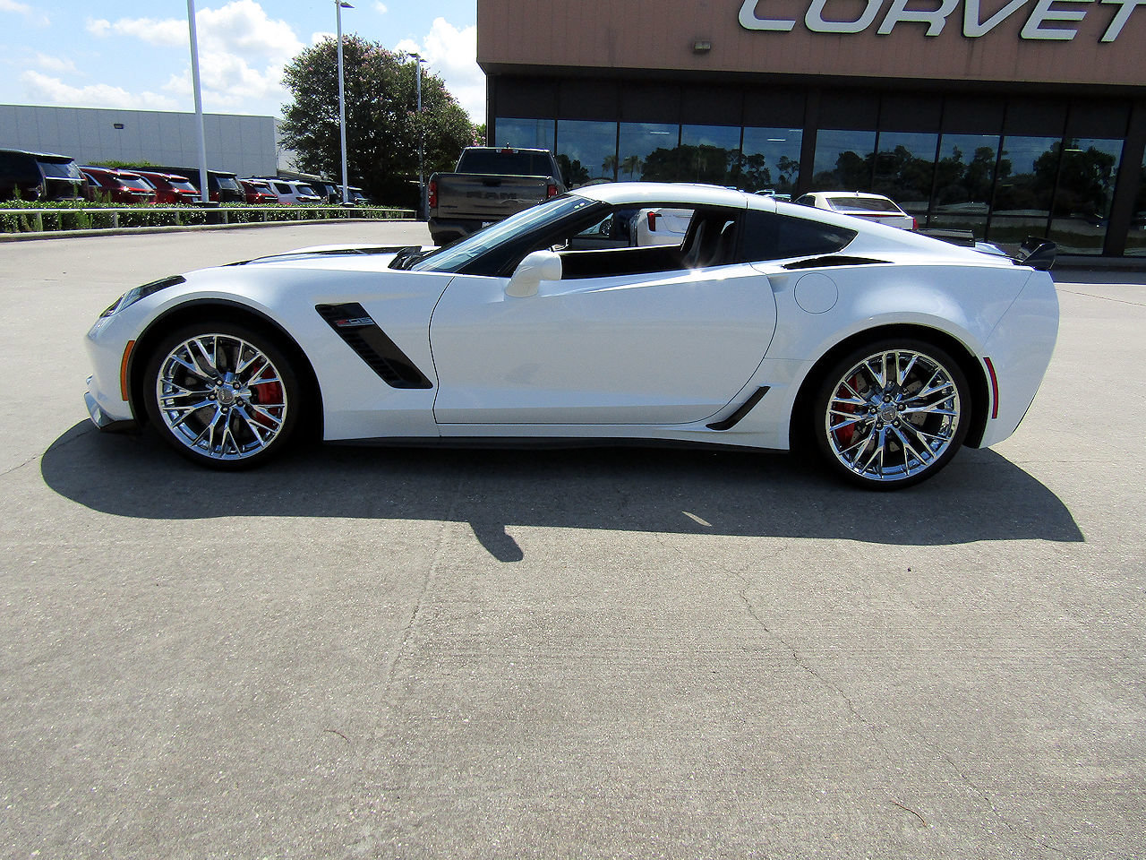 Used 2016 Chevrolet Corvette Z06 w/ 3LZ Preferred Equipment Group RWD image 8