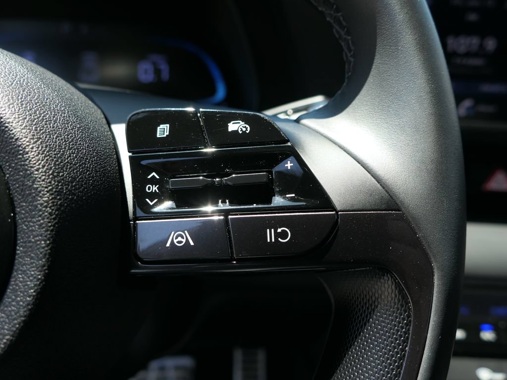 Certified 2025 Hyundai Elantra Sport FWD image 16