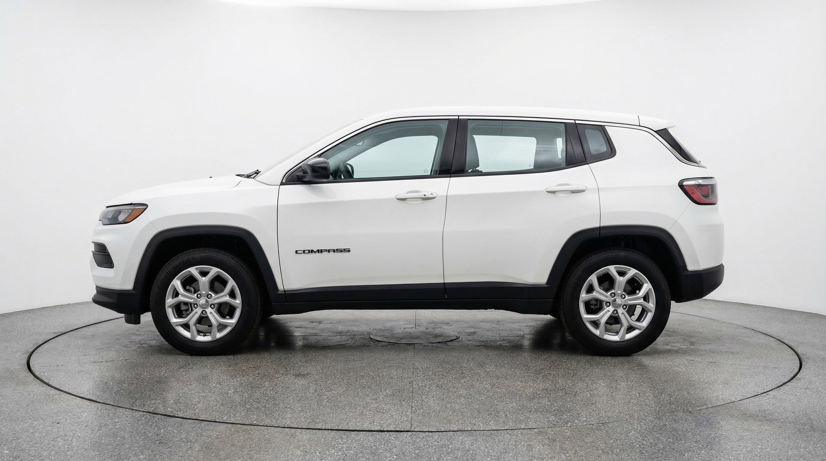 Used 2025 Jeep Compass Latitude AWD/4WD image 5