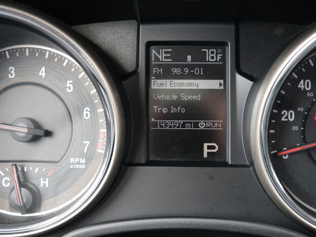 Used 2011 Jeep Grand Cherokee Laredo image 4