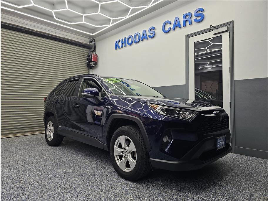 Used 2020 Toyota RAV4 XLE image 7