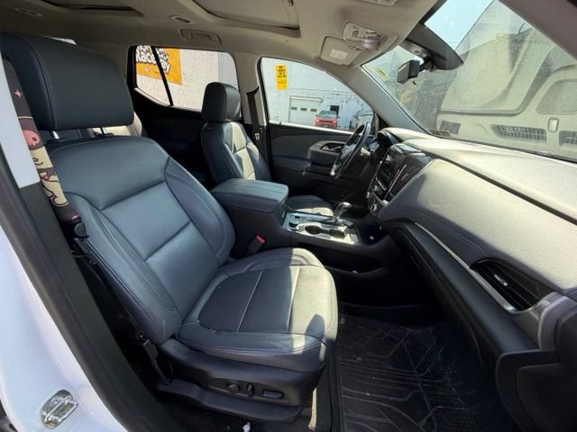Certified 2019 Chevrolet Traverse LT w/ LT Premium Package AWD/4WD image 17