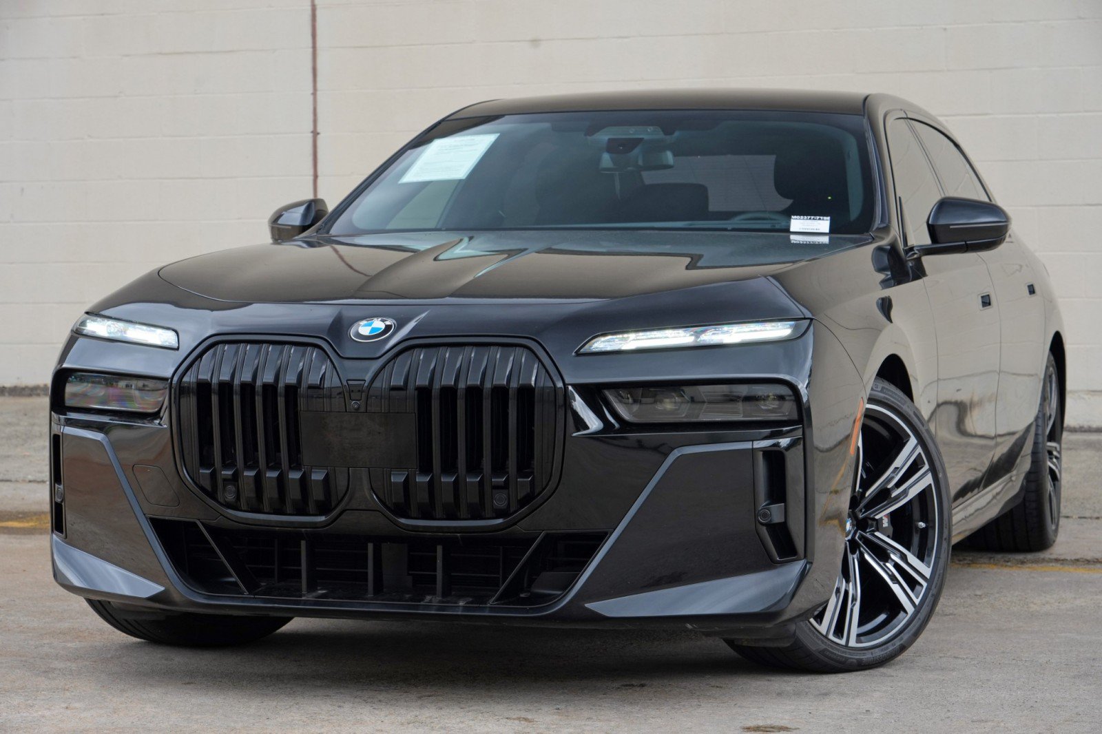Used 2023 BMW 760i xDrive AWD/4WD image 3