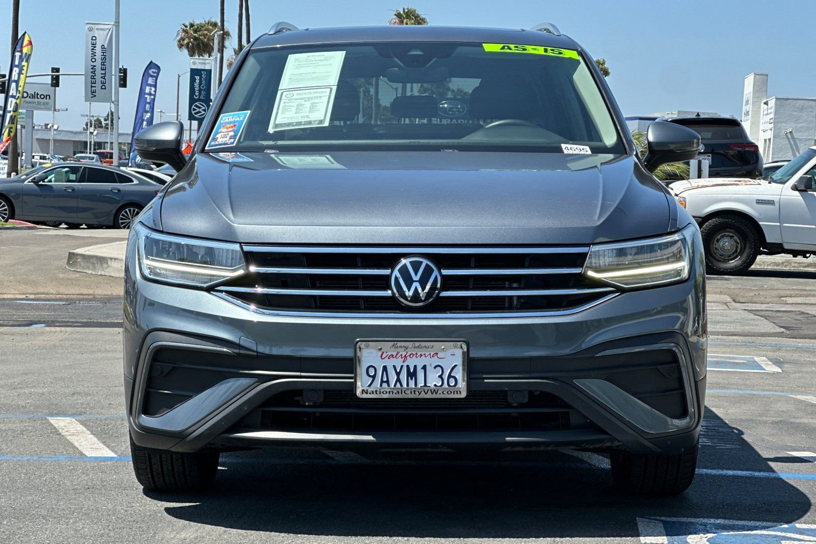Used 2022 Volkswagen Tiguan SE w/ Panoramic Sunroof Package FWD image 9