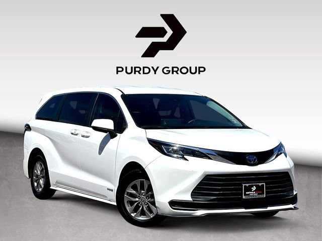 Used 2021 Toyota Sienna LE image 1