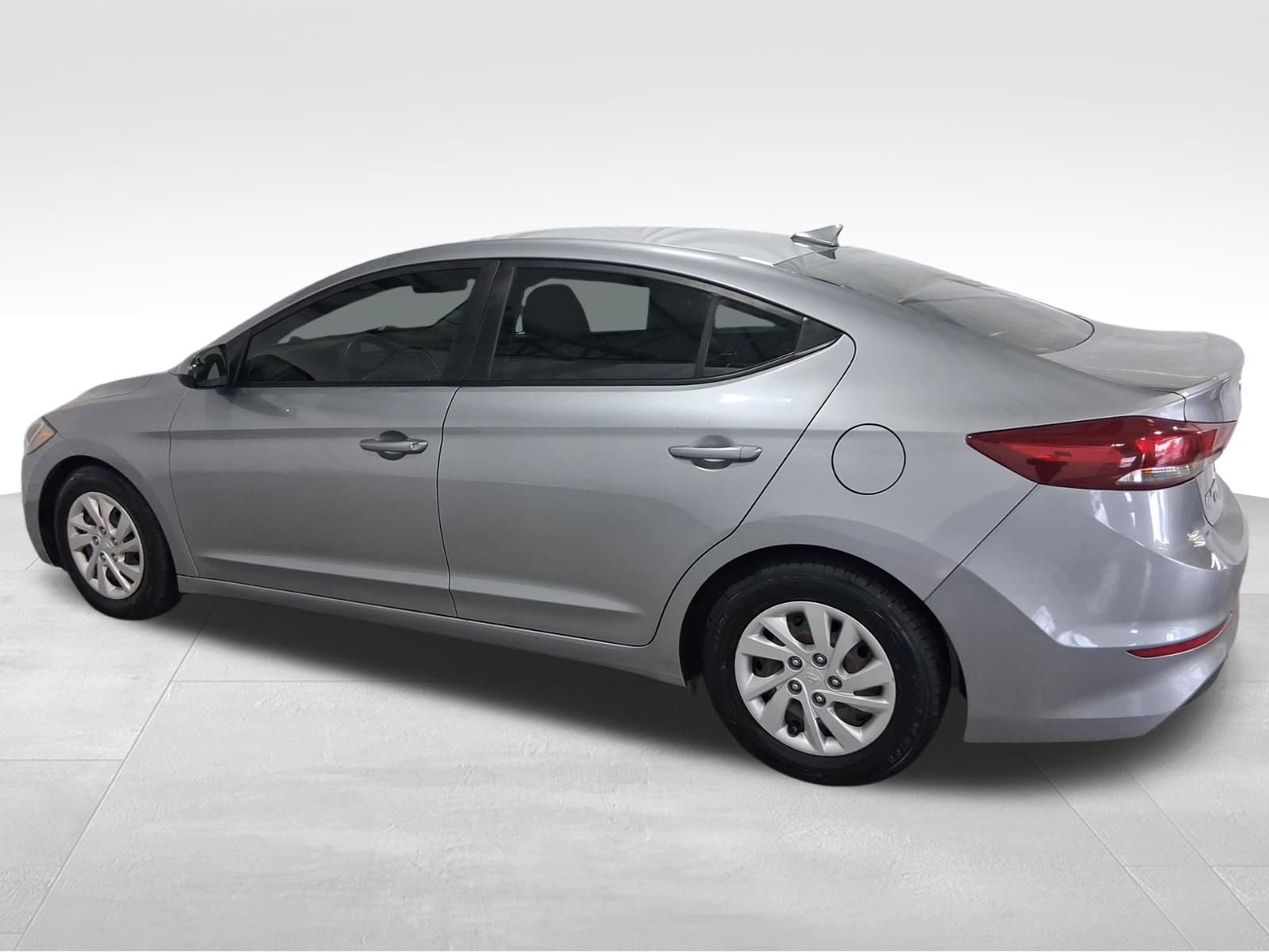 Used 2017 Hyundai Elantra SE image 7