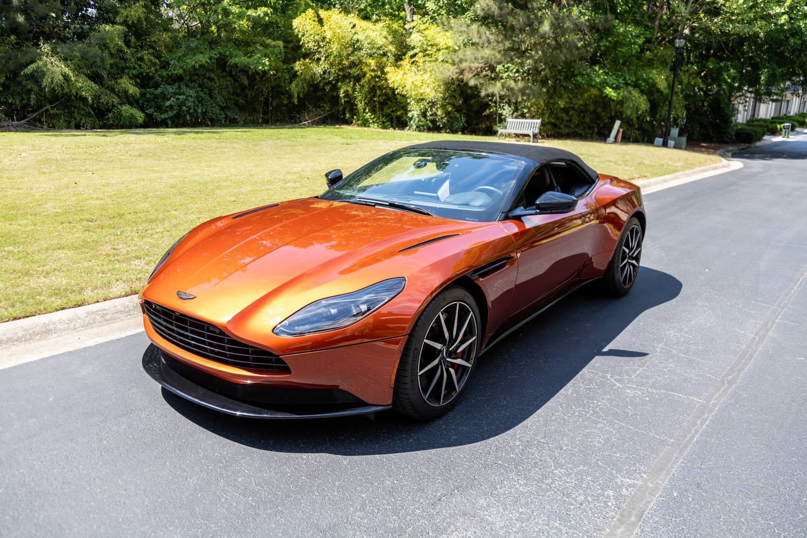 Used 2021 Aston Martin DB11 Volante RWD image 22