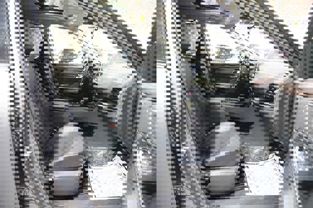 Used 2021 Nissan Rogue SV w/ Premium Package image 32