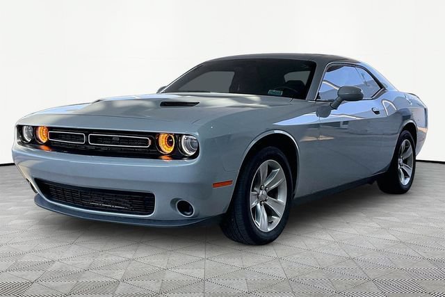 Used 2020 Dodge Challenger SXT RWD image 3