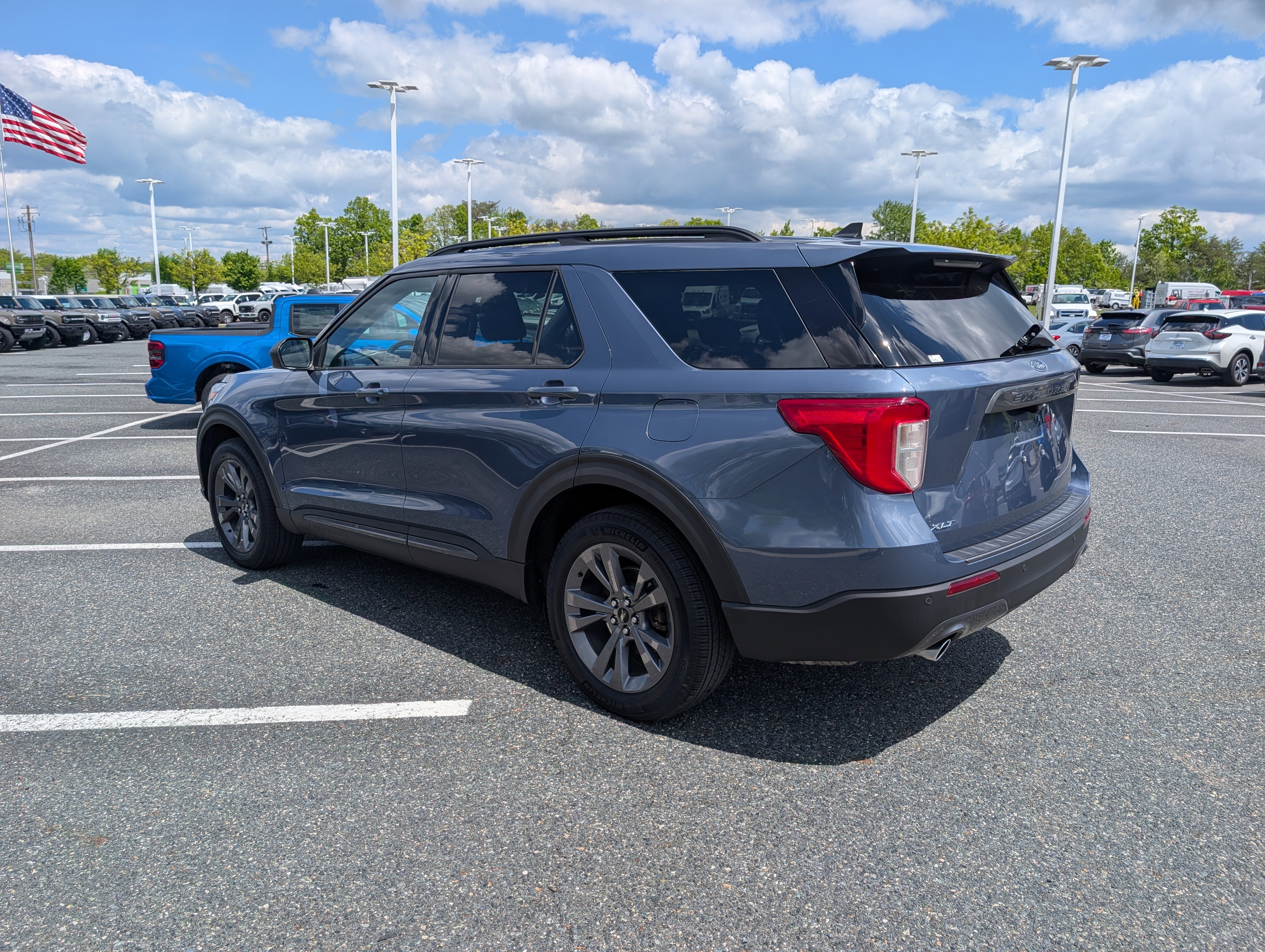 Used 2021 Ford Explorer XLT w/ Equipment Group 202A AWD/4WD image 5