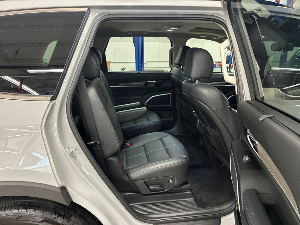 Certified 2021 Kia Telluride EX w/ EX Premium Package AWD/4WD image 18