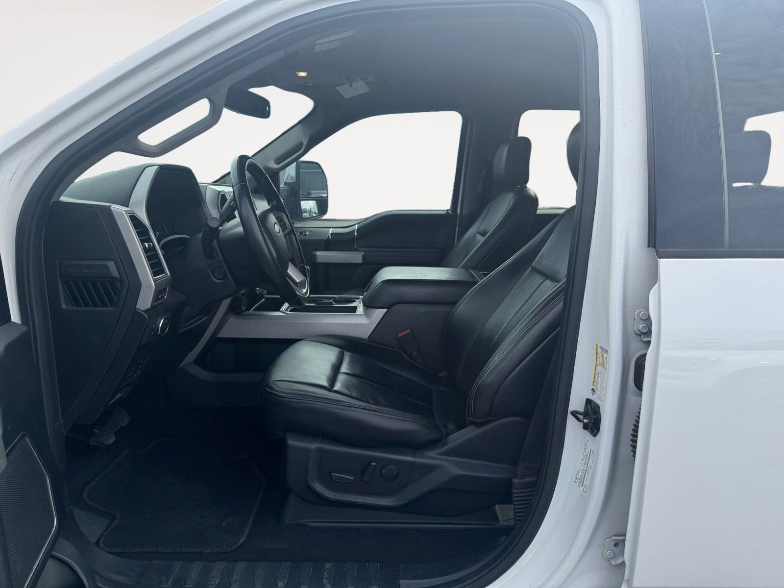 Used 2021 Ford F250 Lariat w/ Lariat Ultimate Package AWD/4WD image 9