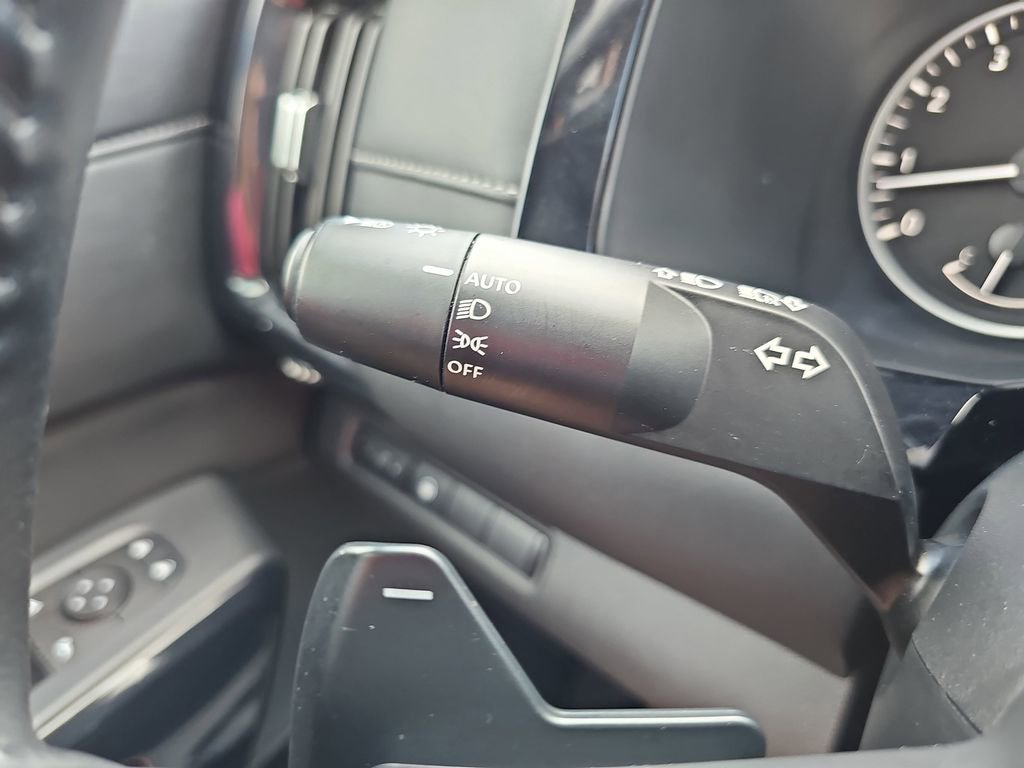Used 2024 Nissan Pathfinder SV FWD image 30