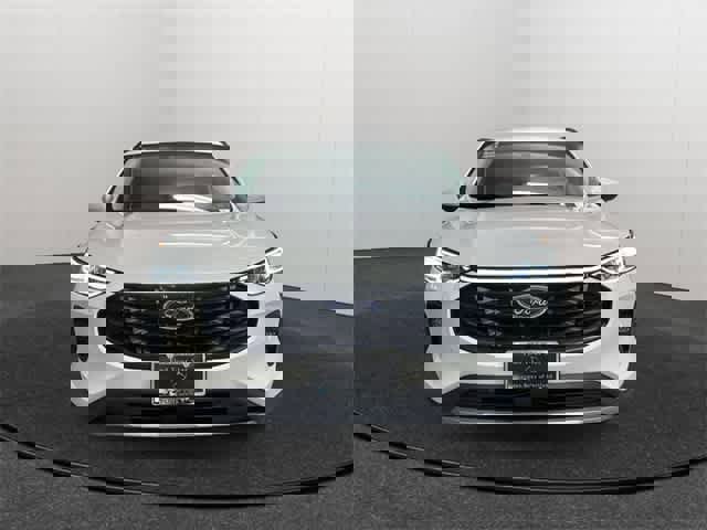 Used 2024 Ford Escape Platinum image 2