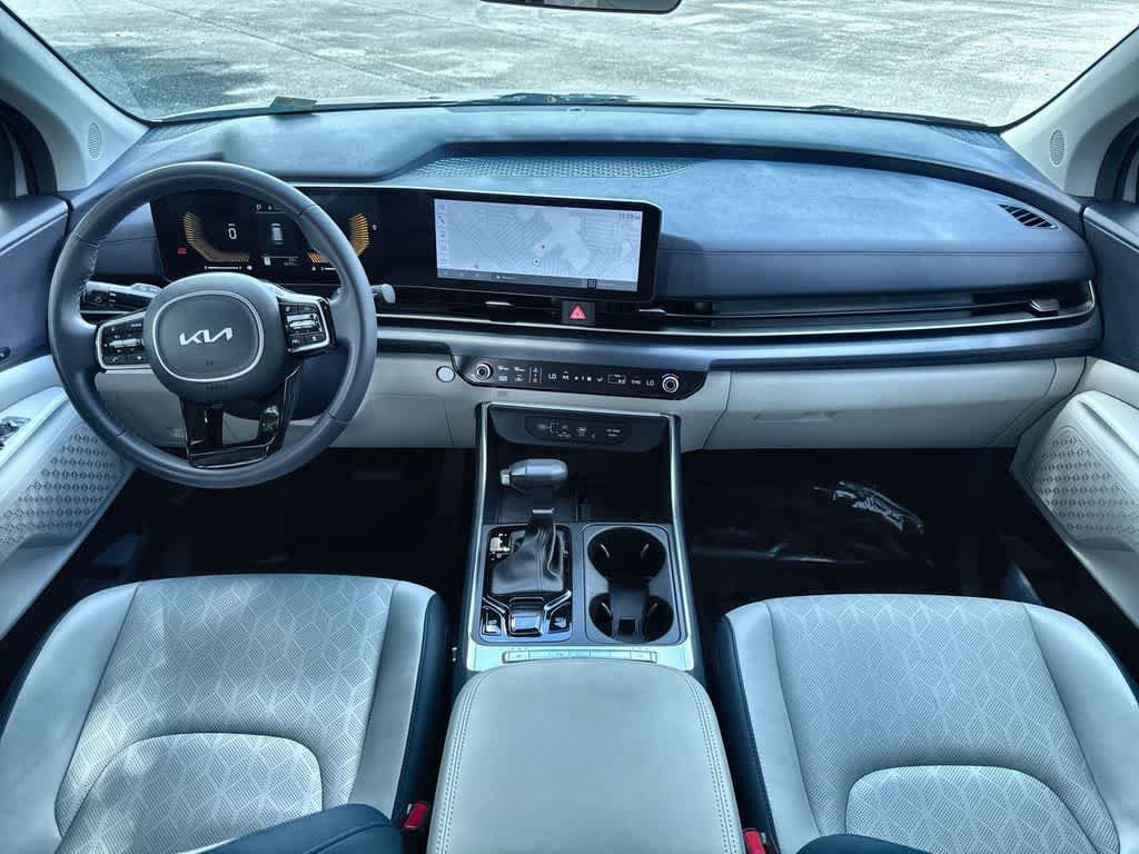 Certified 2025 Kia Carnival EX FWD image 24