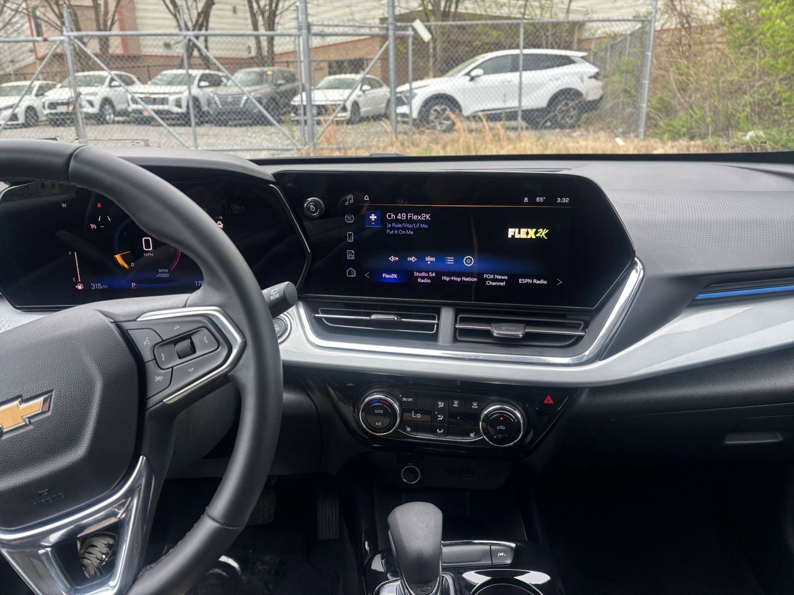 Used 2025 Chevrolet Trax LT w/ LT Convenience Package image 17