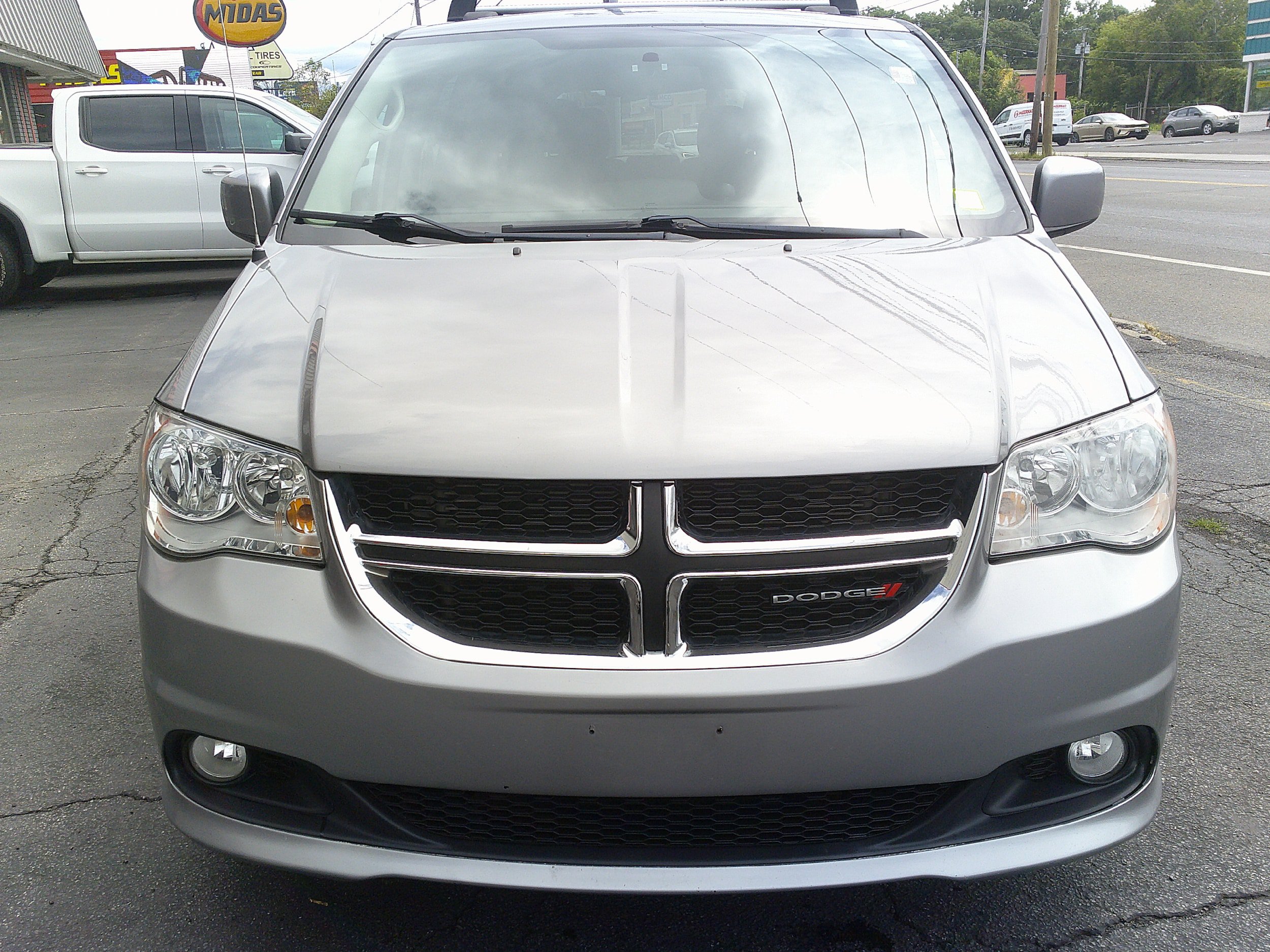 Used 2016 Dodge Grand Caravan SXT FWD image 15
