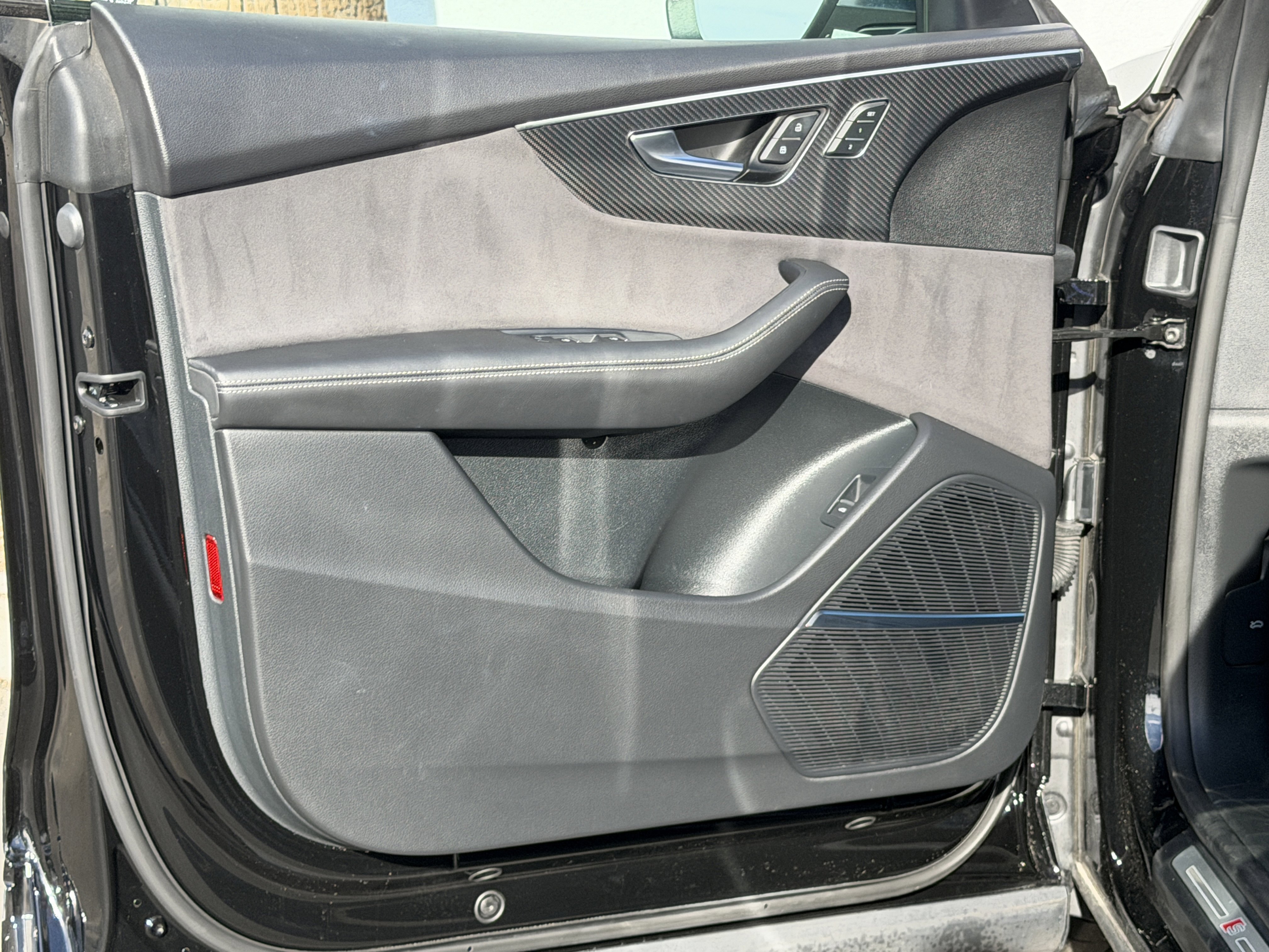 Used 2024 Audi SQ8 Premium Plus w/ Executive Package image 17