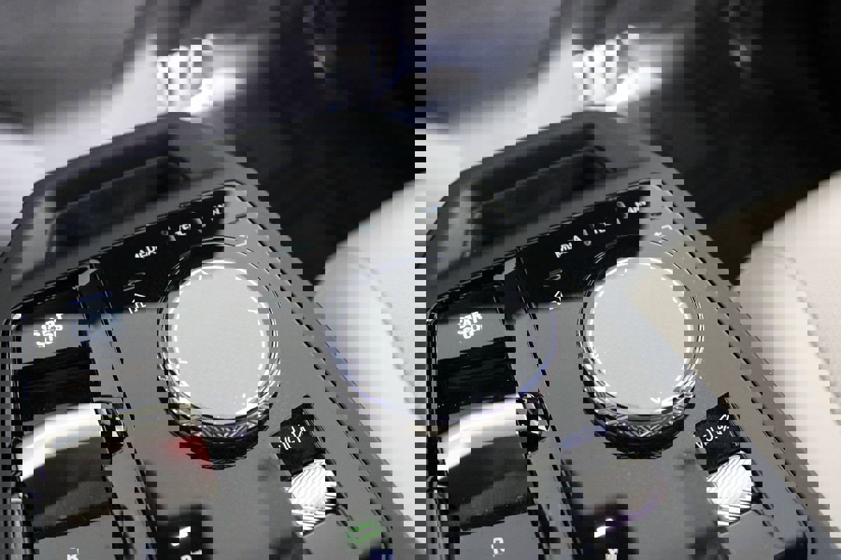 Used 2023 BMW iX xDrive50 w/ Sport Package image 13