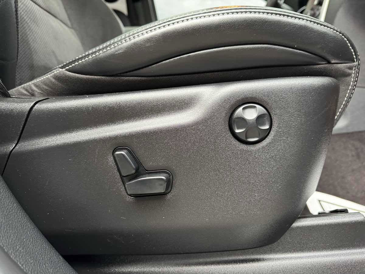 Used 2015 Jeep Grand Cherokee SRT w/ Luxury Group II AWD/4WD image 34