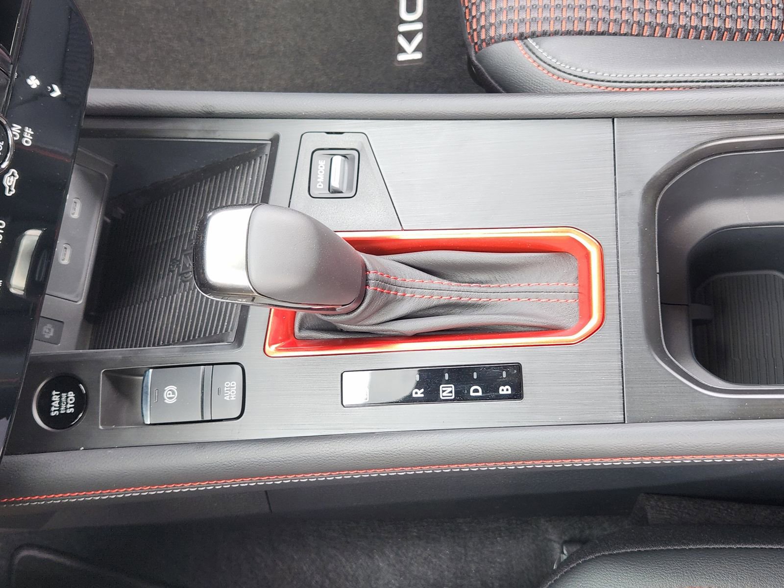 New 2026 Nissan Kicks SR image 19