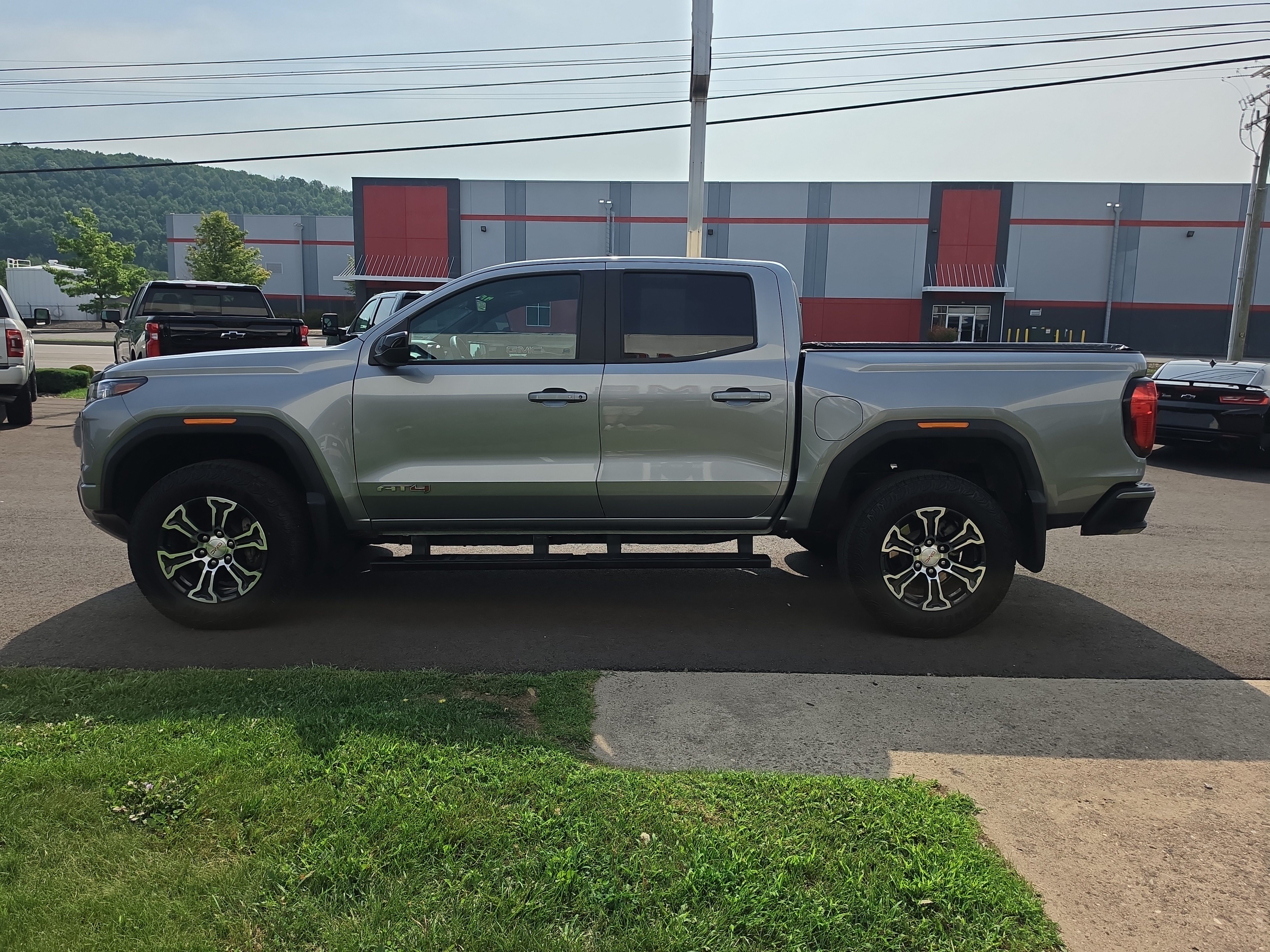 Used 2025 GMC Canyon AT4 AWD/4WD image 7