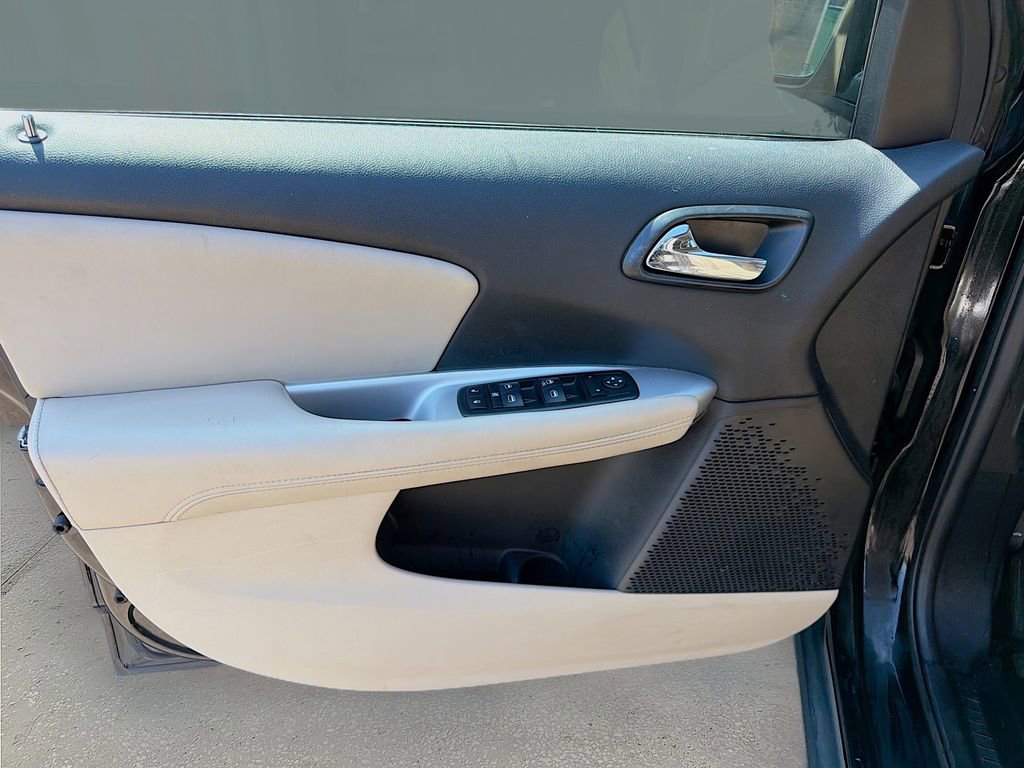 Used 2015 Dodge Journey American Value Package w/ Flexible Seating Group FWD image 25