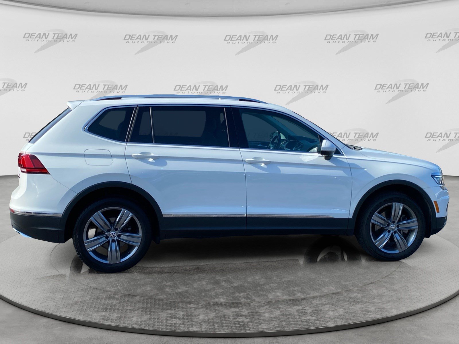 Used 2018 Volkswagen Tiguan SEL Premium AWD/4WD image 9