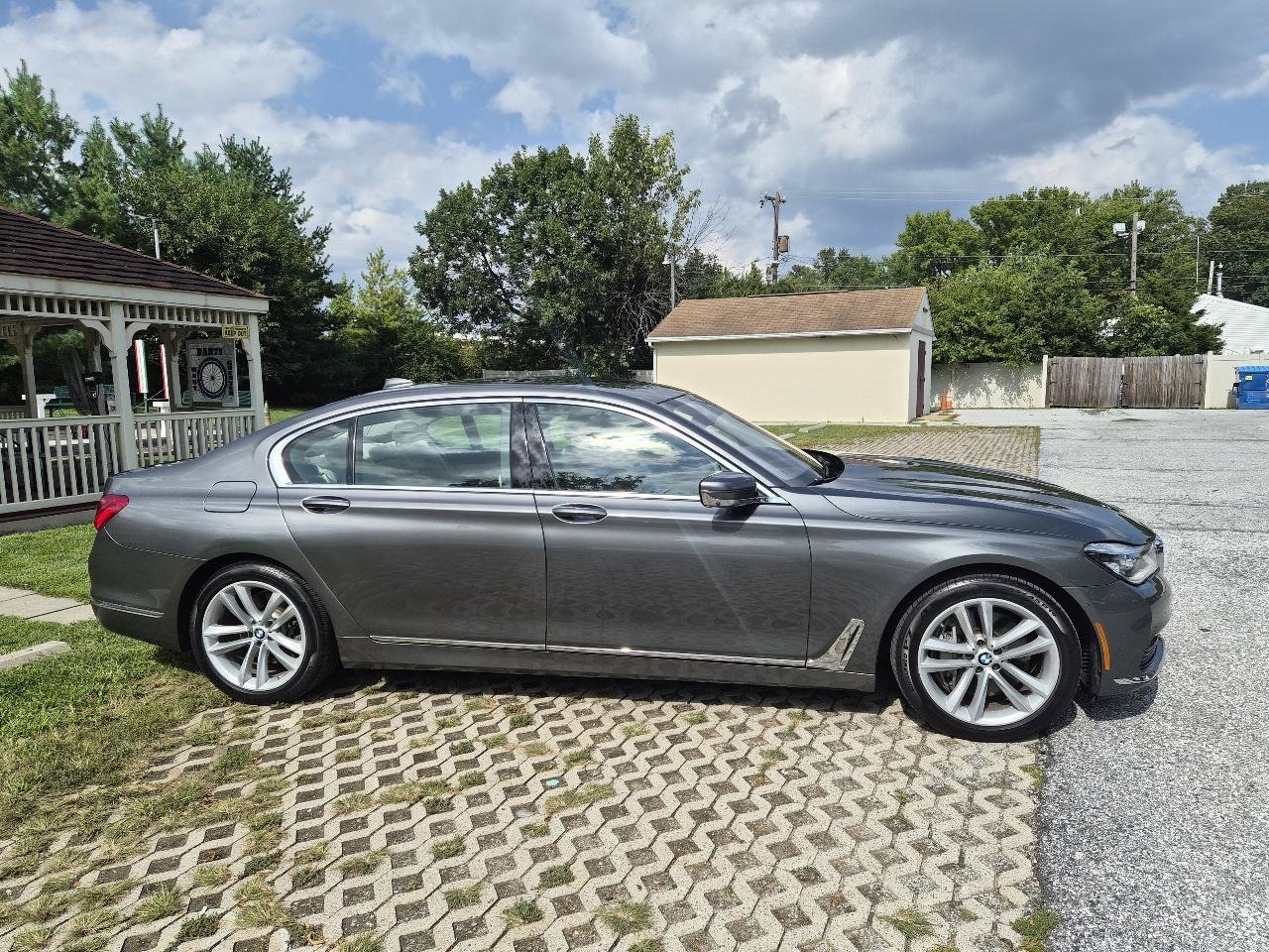 Used 2016 BMW 750i xDrive AWD/4WD image 3