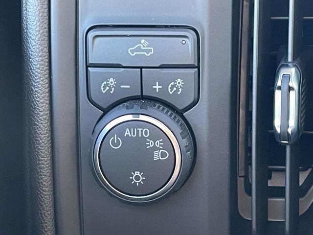 Used 2025 Chevrolet Silverado 1500 Custom image 24
