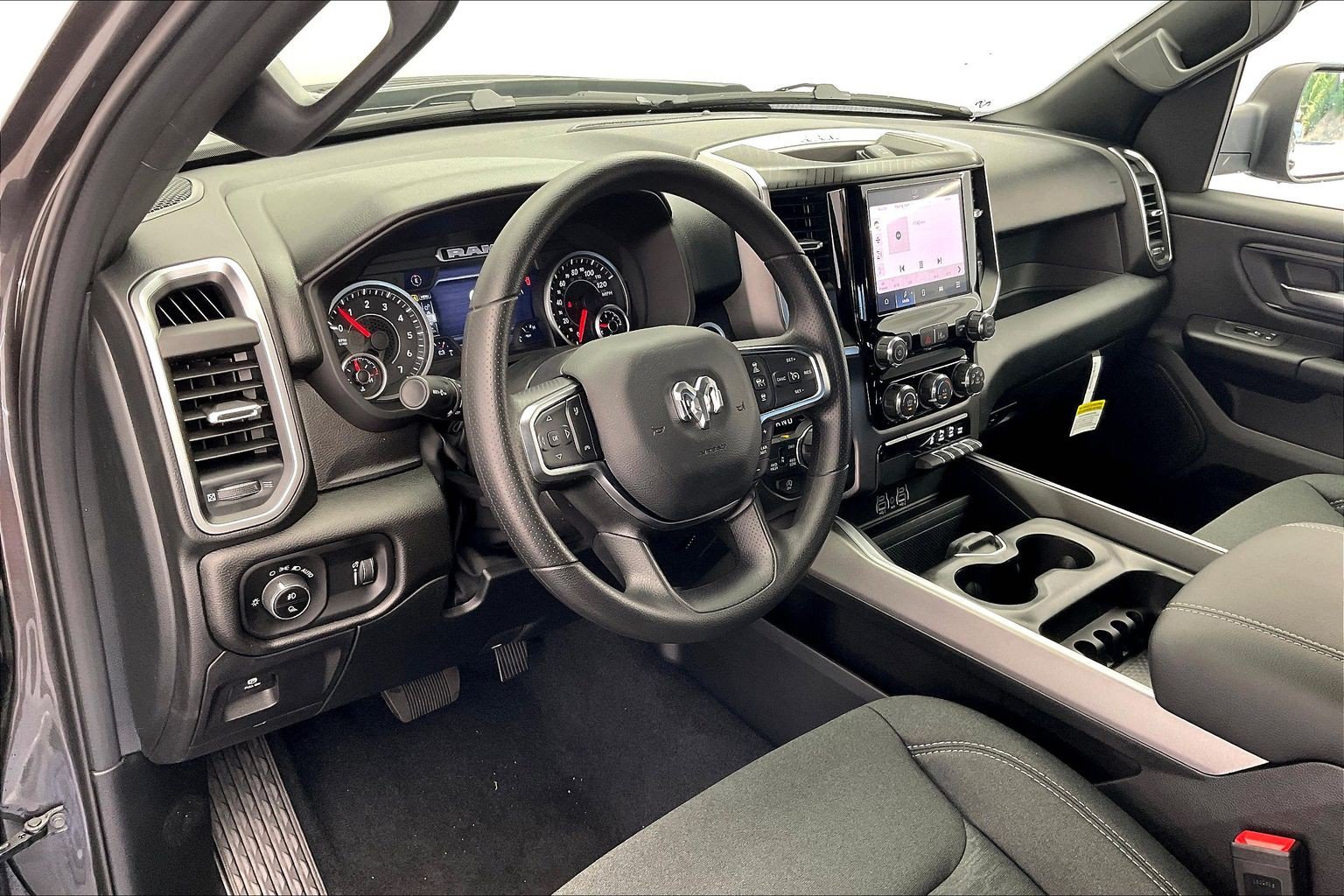 New 2026 RAM 1500 Express AWD/4WD image 4