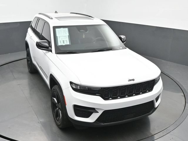 Used 2023 Jeep Grand Cherokee Altitude AWD/4WD image 43