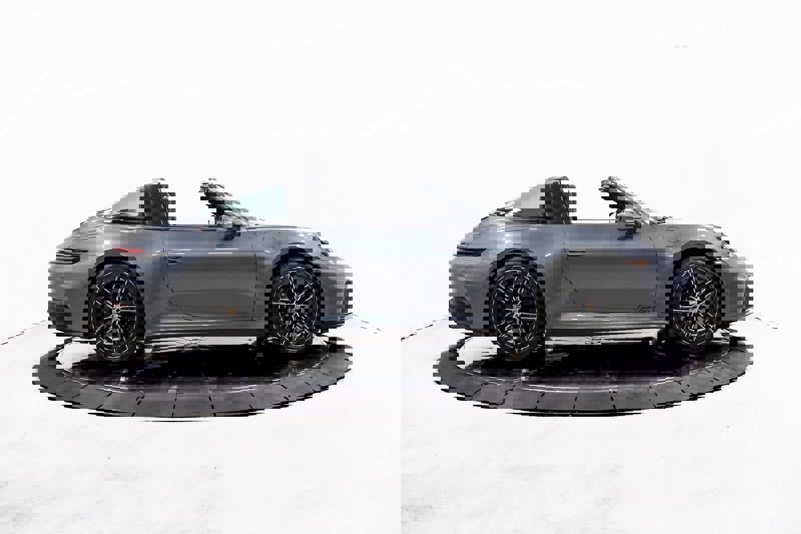 Certified 2025 Porsche 911 Targa 4 GTS image 8