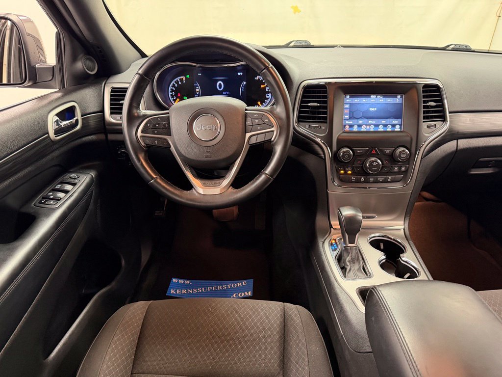Used 2021 Jeep Grand Cherokee Laredo AWD/4WD image 28