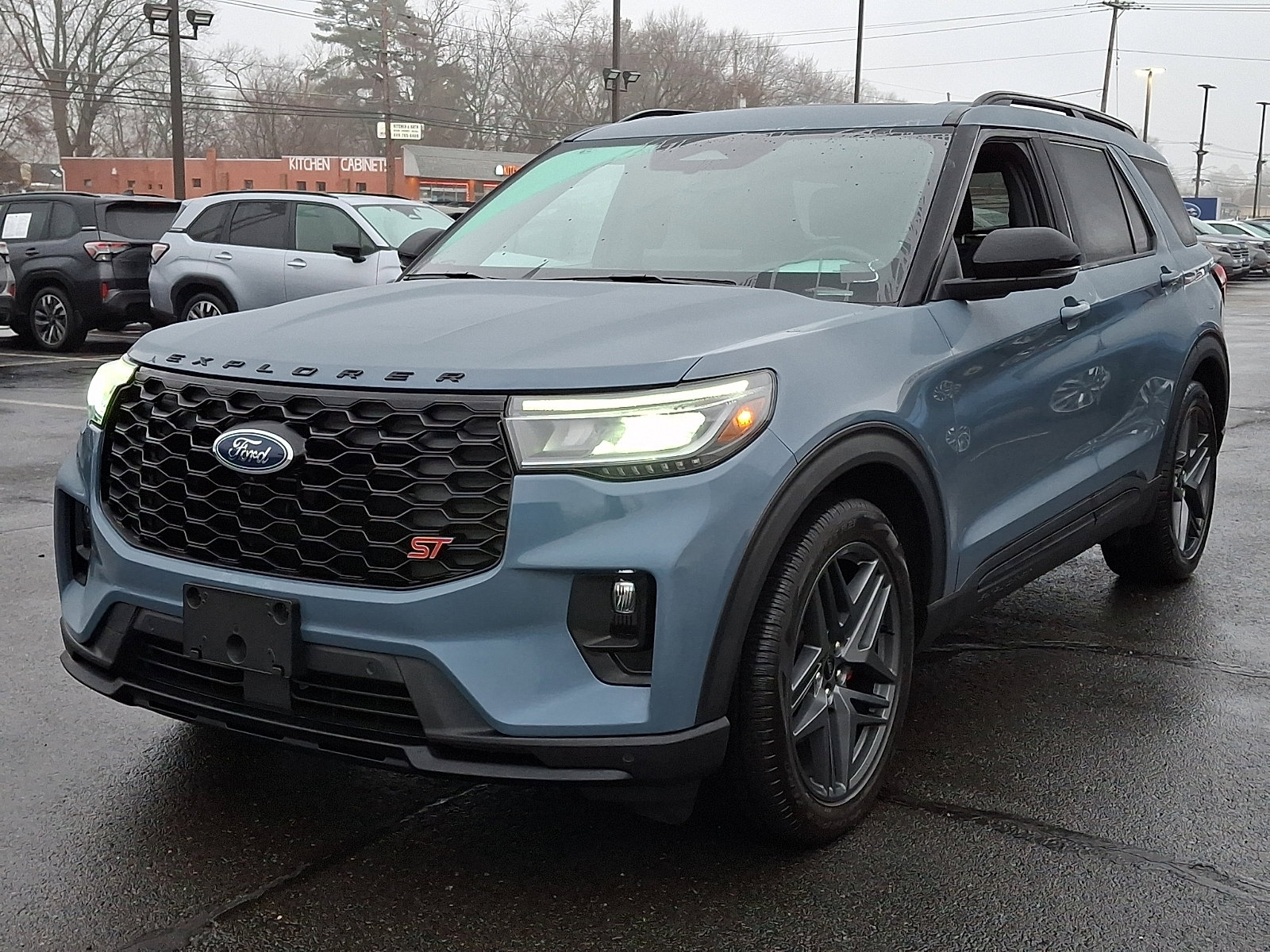 Used 2025 Ford Explorer ST image 3