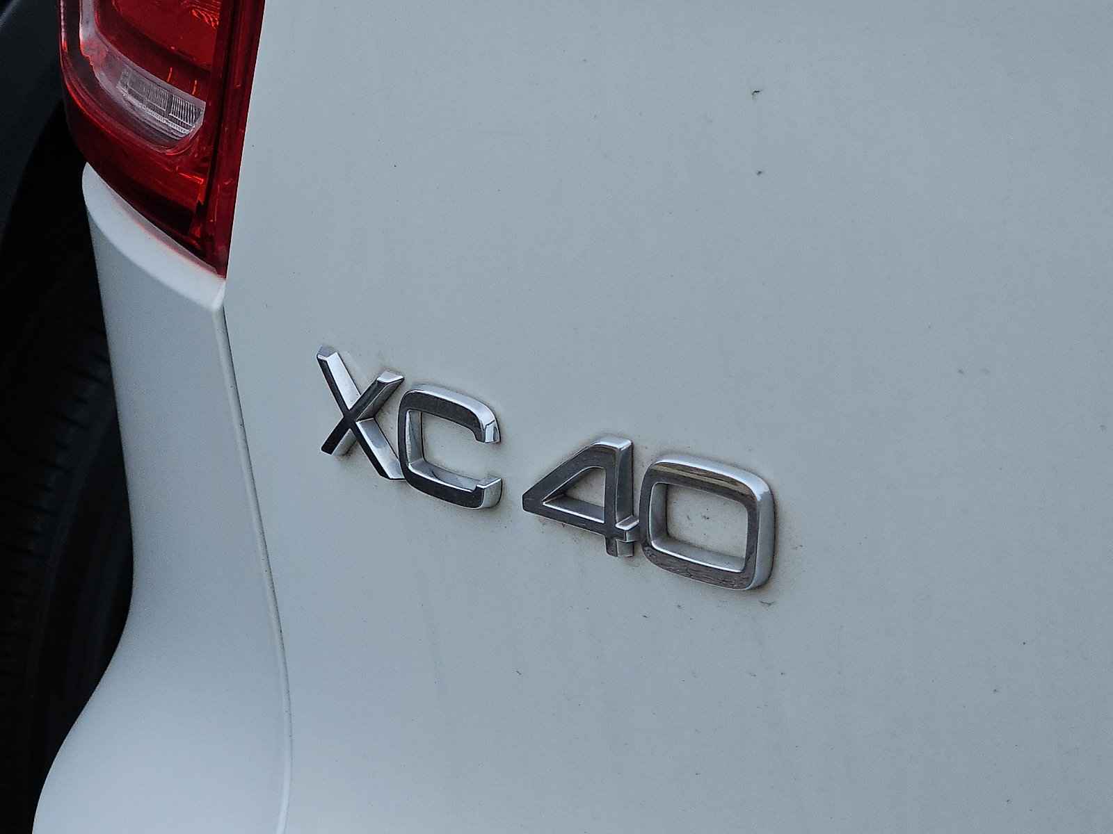 Certified 2023 Volvo XC40 B5 Plus w/ Protection Package Premier image 8