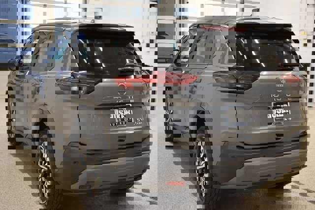 Used 2023 Nissan Rogue SV image 10
