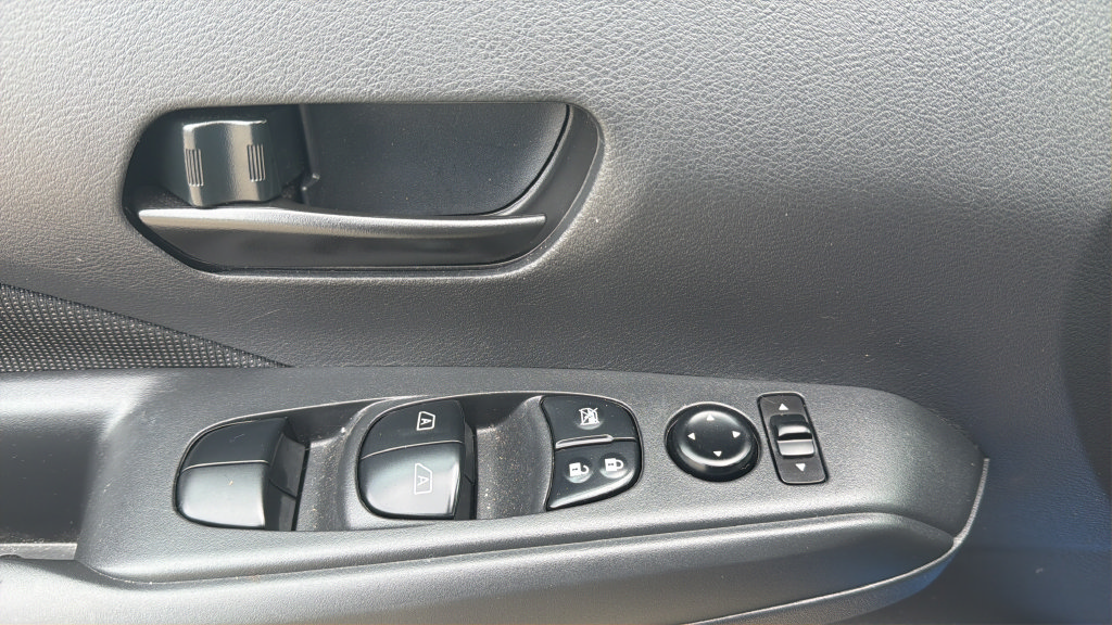 Certified 2025 Nissan Kicks Play S FWD image 19