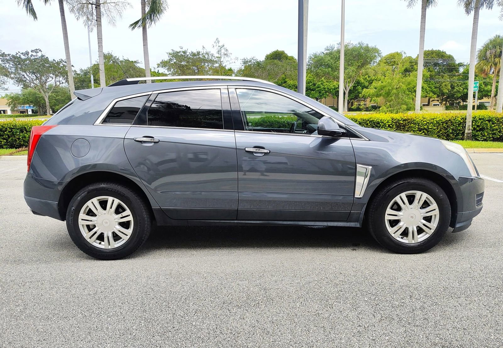 Used 2013 Cadillac SRX Luxury image 5
